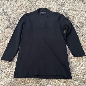 Dana Buchman Classic Black V-Neck Top